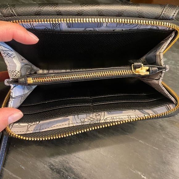 Vera BradleyBlack Textured Zip-Around Wallet NWOT - Picture 2 of 3